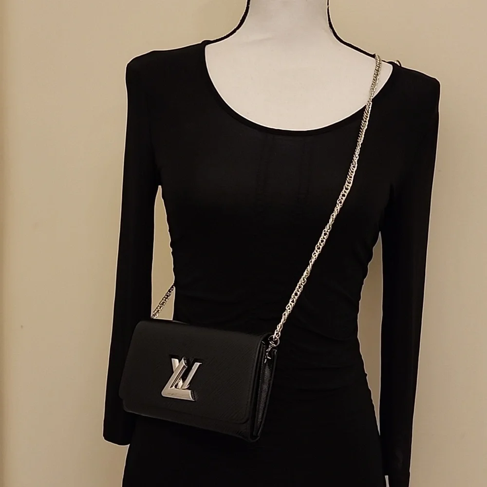 LOUIS VUITTON Epi LV Twist Crossbody Purse Wallet WOC + Original Box - Picture 4 of 17